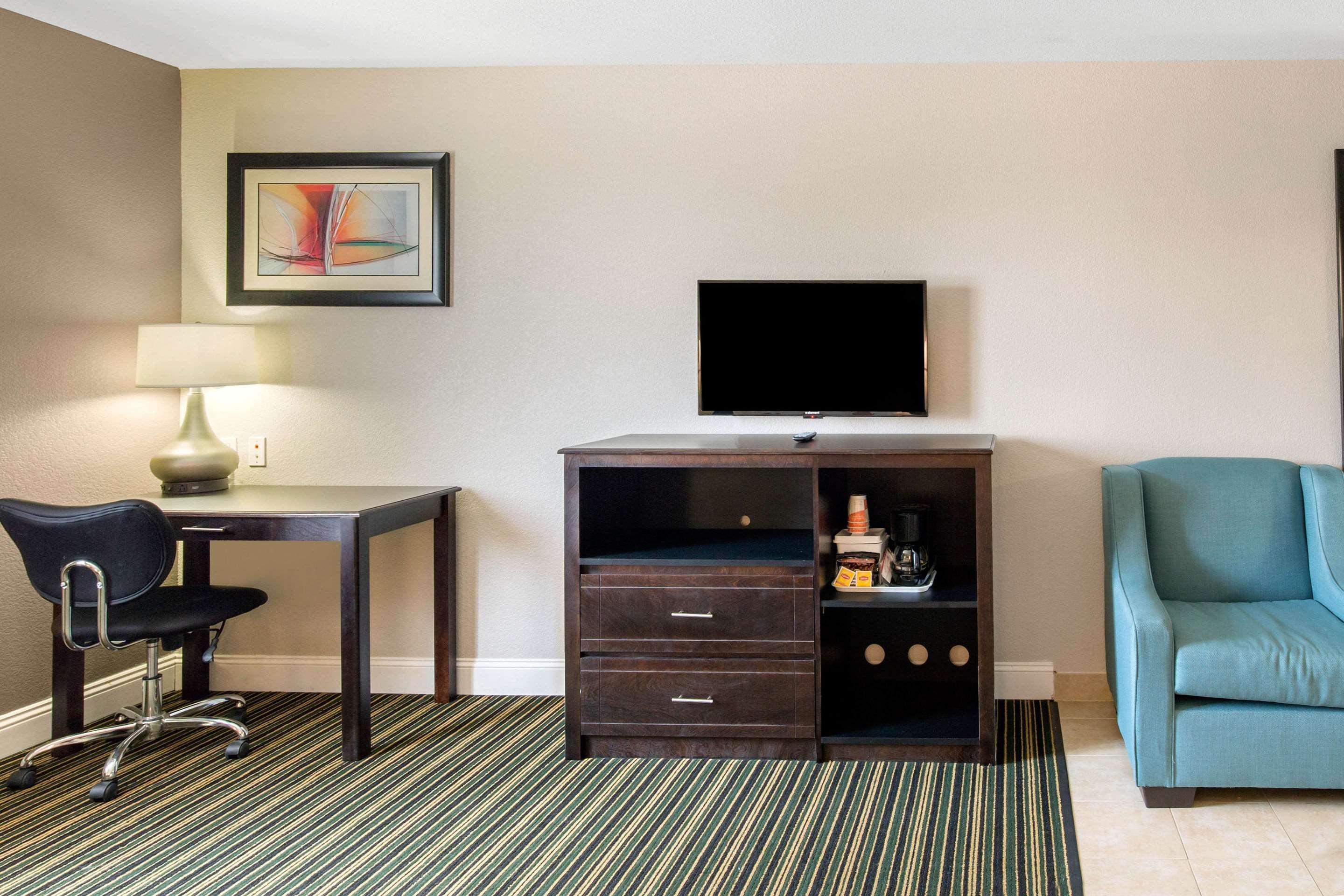 Quality Inn And Suites Port Arthur Nederland Экстерьер фото
