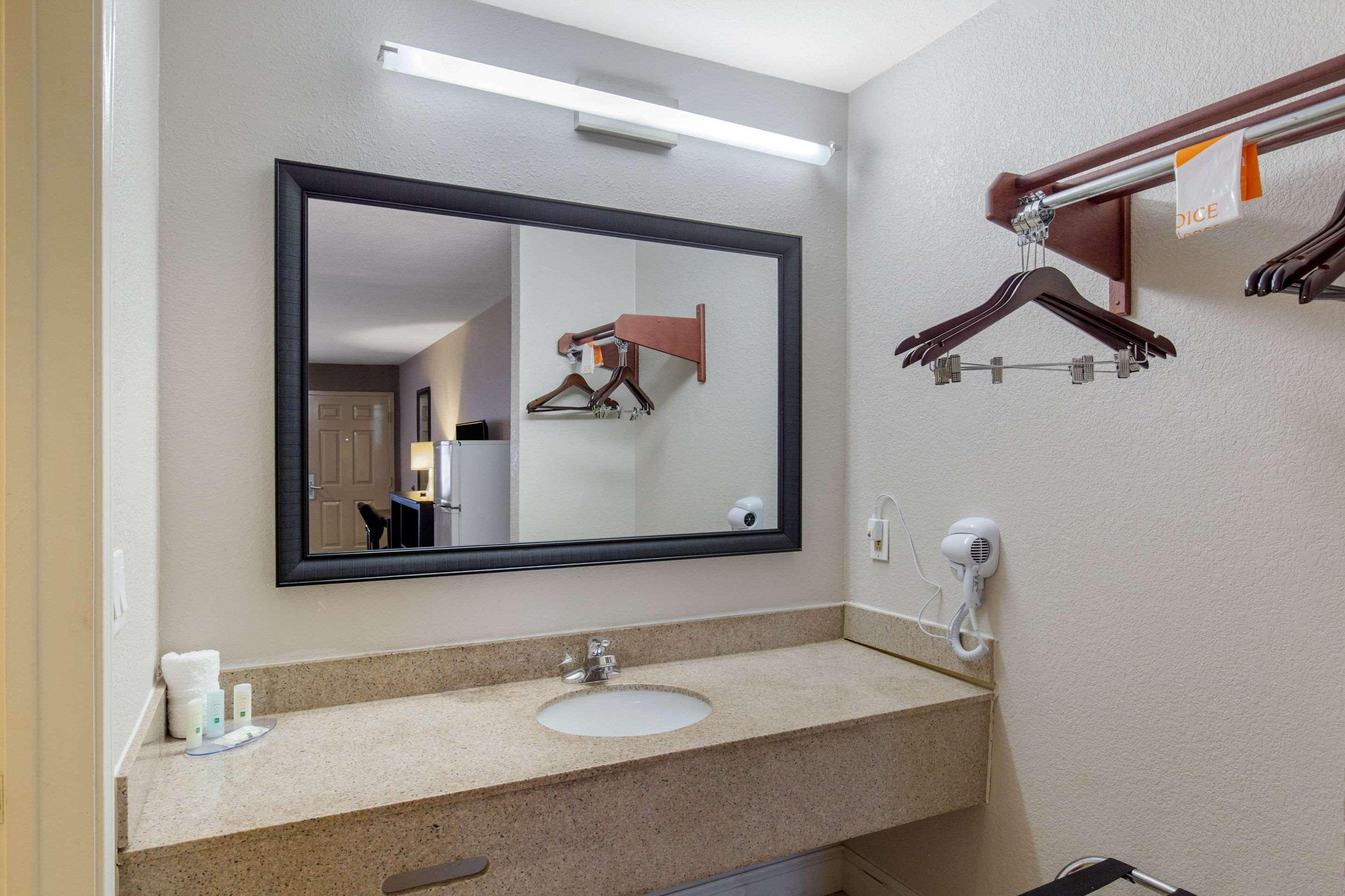 Quality Inn And Suites Port Arthur Nederland Экстерьер фото