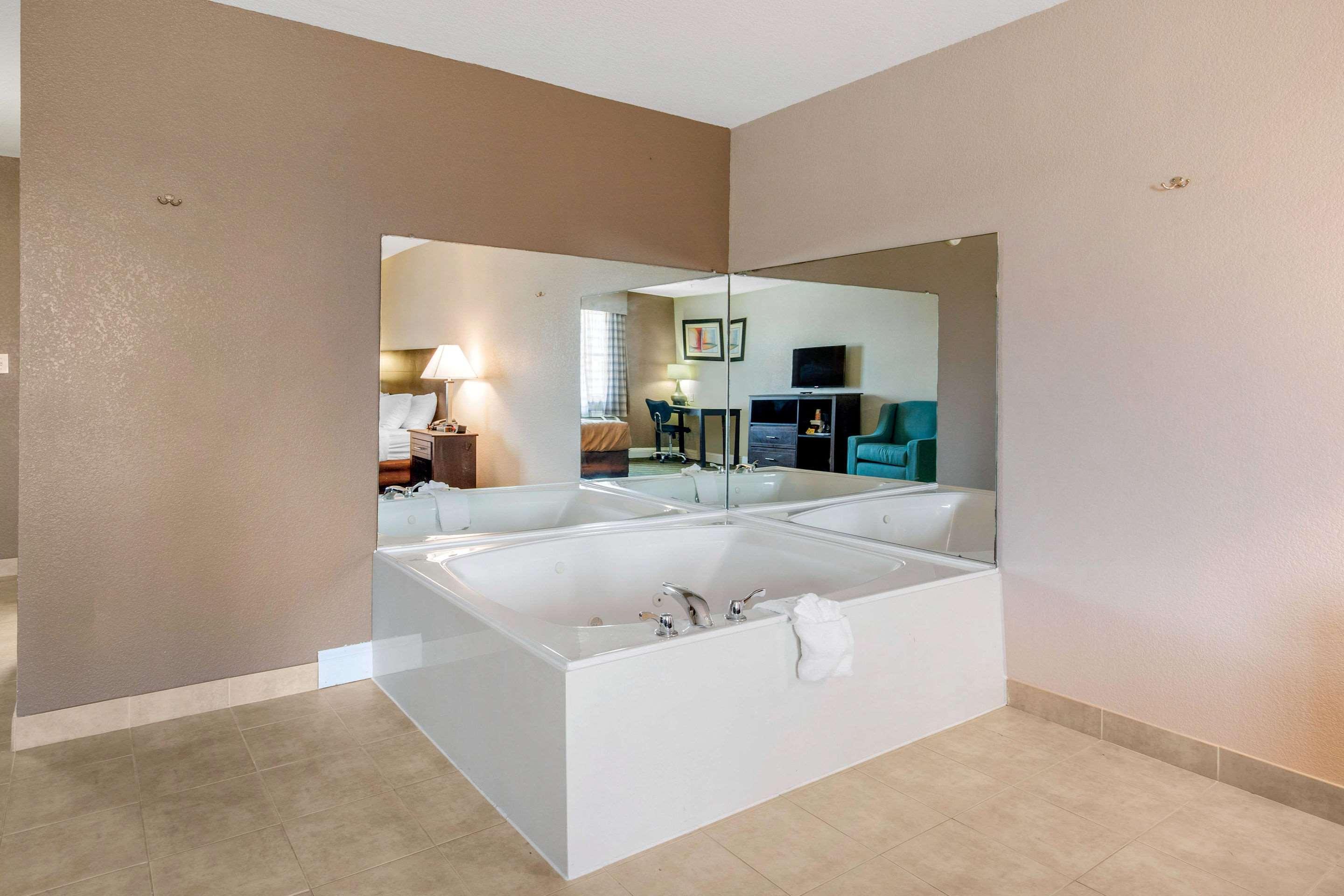 Quality Inn And Suites Port Arthur Nederland Экстерьер фото