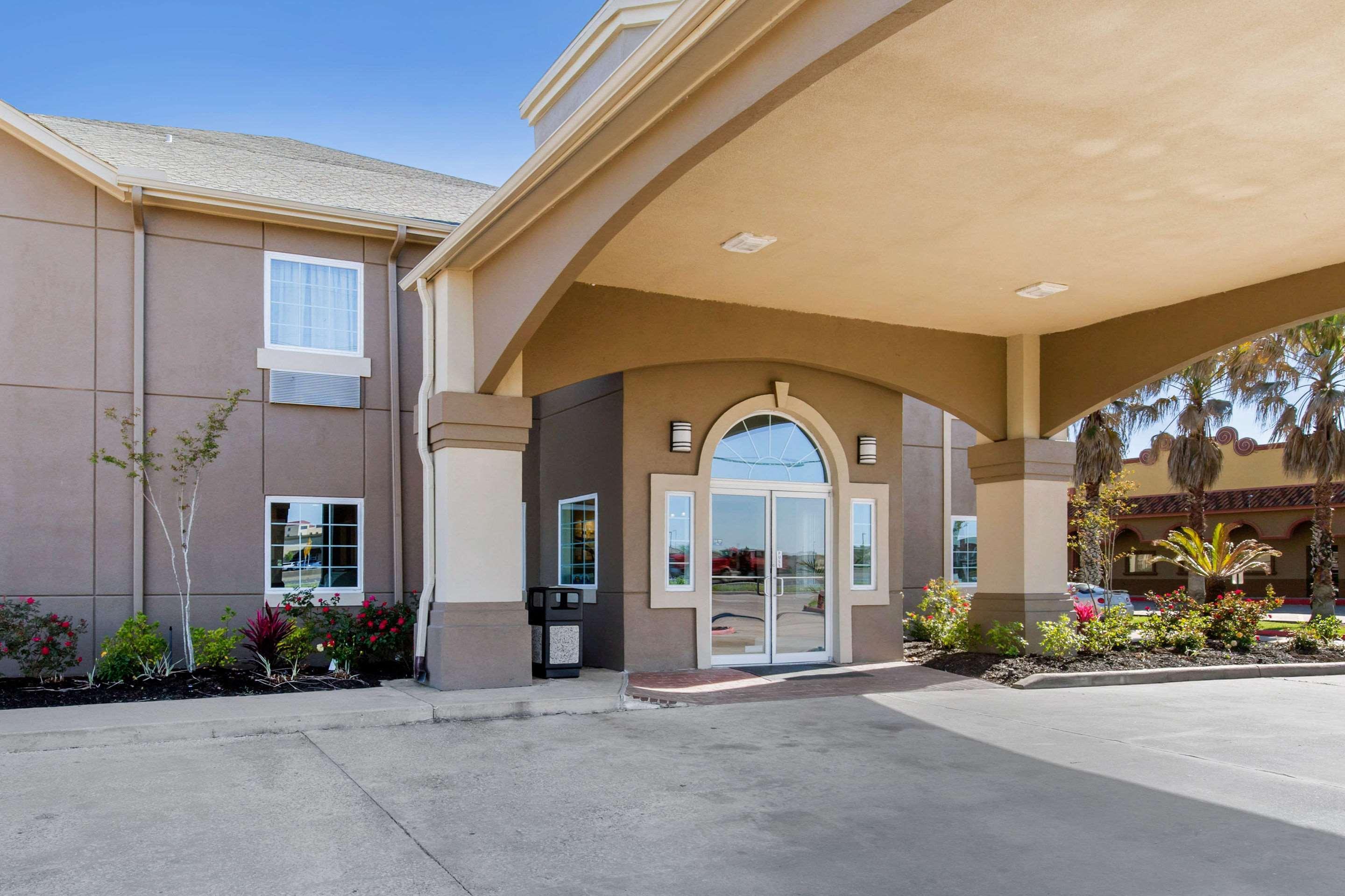 Quality Inn And Suites Port Arthur Nederland Экстерьер фото